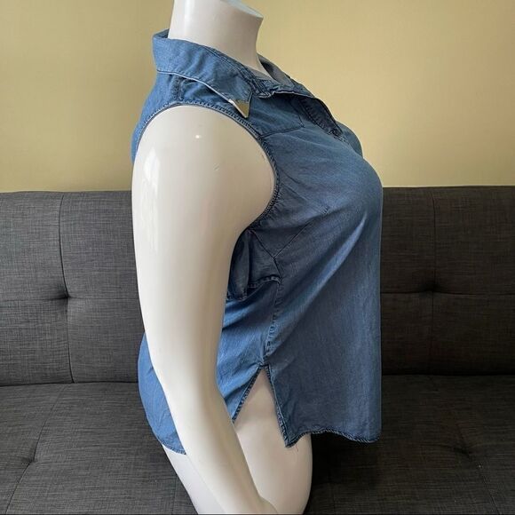 Chambray Button Up Sleeveless Top - Picture 3 of 4